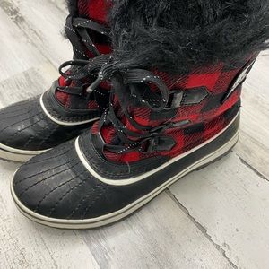 Snow boots